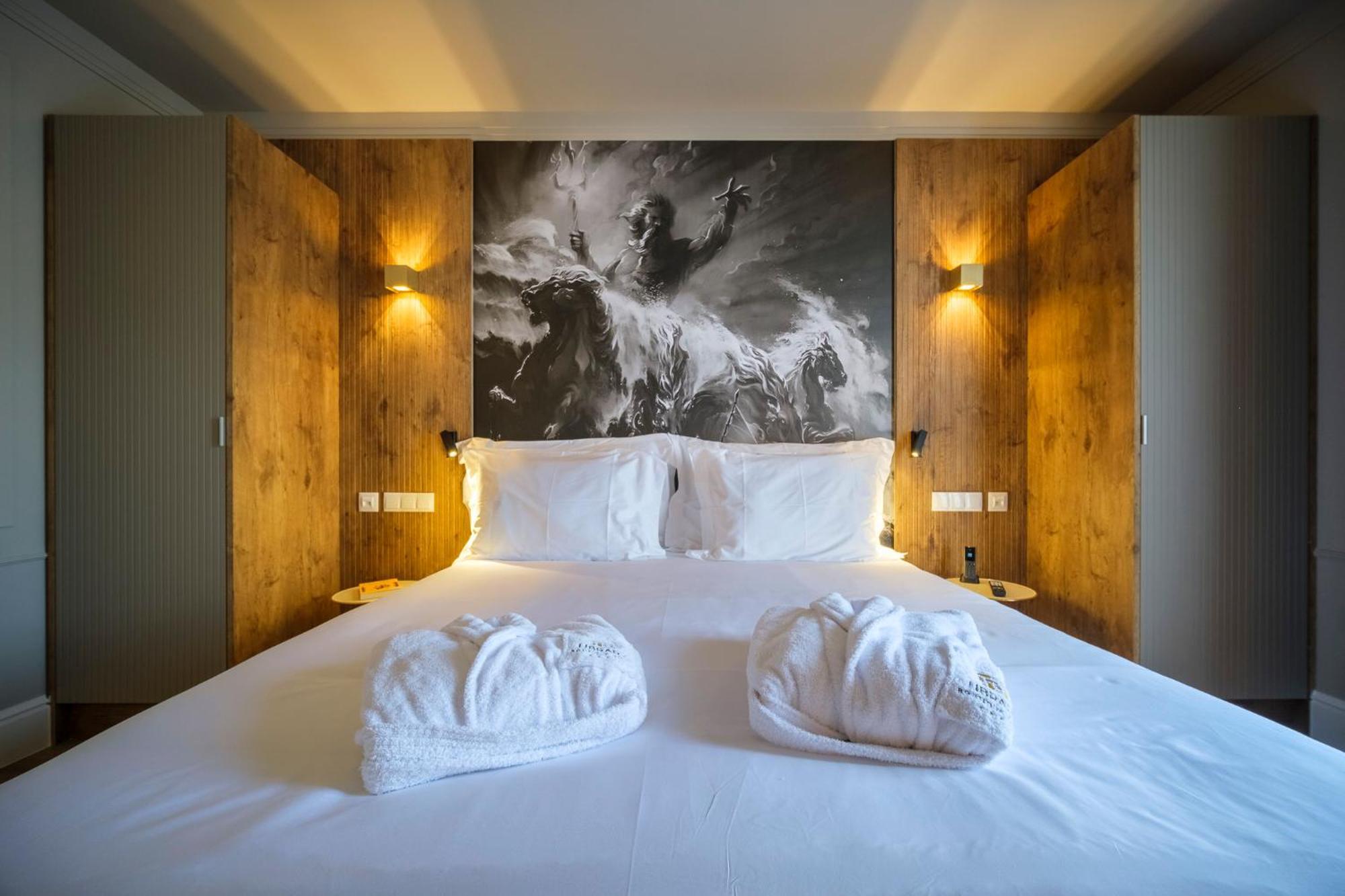 Azores Book Hotel อังกรา ดู เอโรอิสโม ภายนอก รูปภาพ